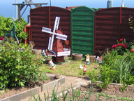 Gartenzwerge in einem Schrebergarten auf Helgoland